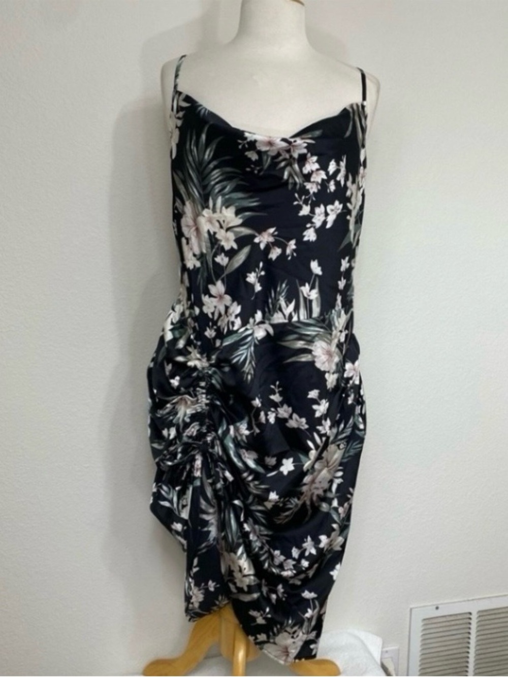 Simplee Plus Womens Black Floral Silky Side Ruche Asymetrical Mini Dress Size 2X